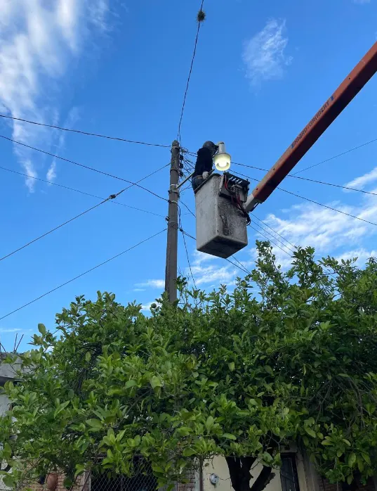 Fotografía de las acciones de Alumbrado Público en Tuxpan, Jalisco.